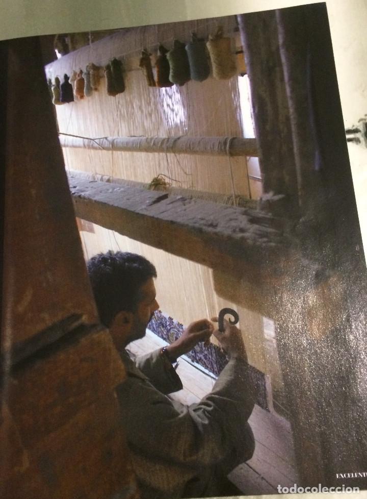 Coleccionismo: Fotograf&iacute;a art&iacute;stica. Fabricante de alfombras en Turqu&iacute;a. P&aacute;gina de revista, enmarcable.
