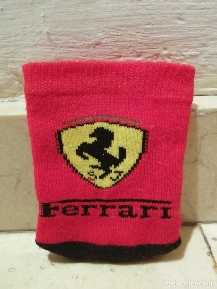Coleccionismo: FUNDA PARA MOVIL - FERRARI - ARCHIVO - COLOR ROJO - TELA - TIPO CALZETIN