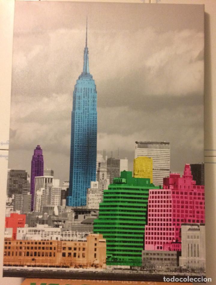 Coleccionismo: Bonito cuadro decorativo. Nueva York, rascacielos de colores. Tela de PVC en bastidor. 36 x 51 cm.
