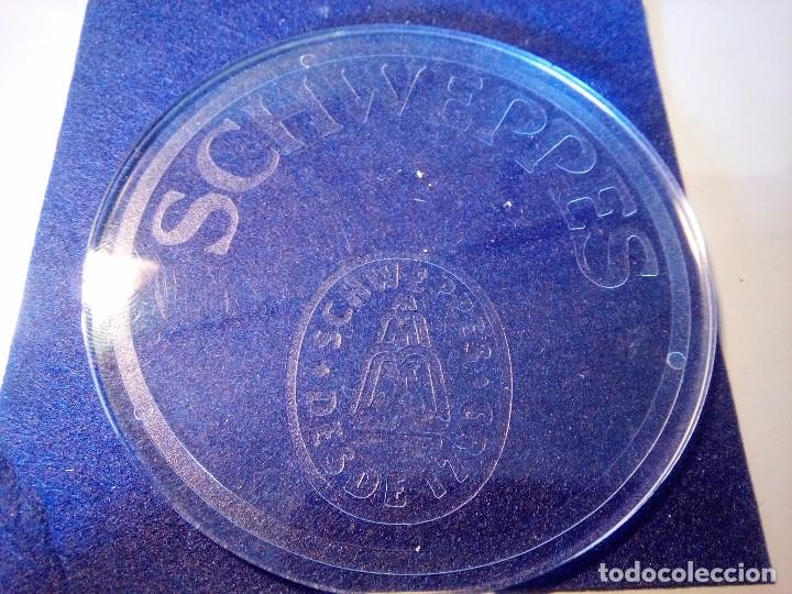 Coleccionismo: POSAVASOS SCHWEPPES PLASTICO TRANSPARENTE - Foto 1