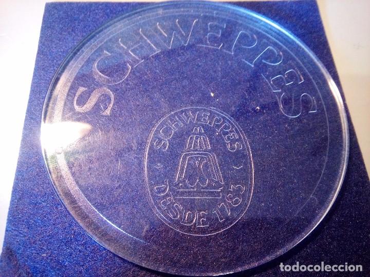 Coleccionismo: POSAVASOS SCHWEPPES PLASTICO TRANSPARENTE - Foto 1