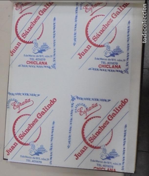 Sammelleidenschaft Papier: PLIEGO DE PAPEL. PASTELERIA ESPA&Ntilde;A. JUAN SANCHEZ GALINDO. CHICLANA, CADIZ. 35 X 28CM