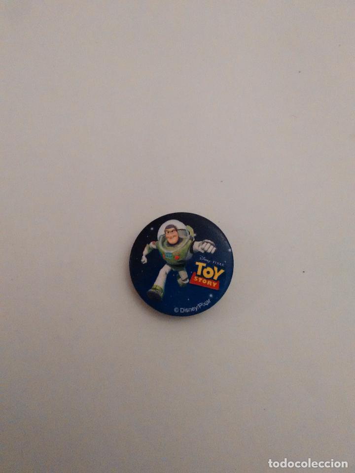 Coleccionismo: CHAPA MET&Aacute;LICA - DISNEY PIXAR: TOY STORY (BUZZ LIGHTYEAR) (MIDE 2,5 CM DE DI&Aacute;METRO)