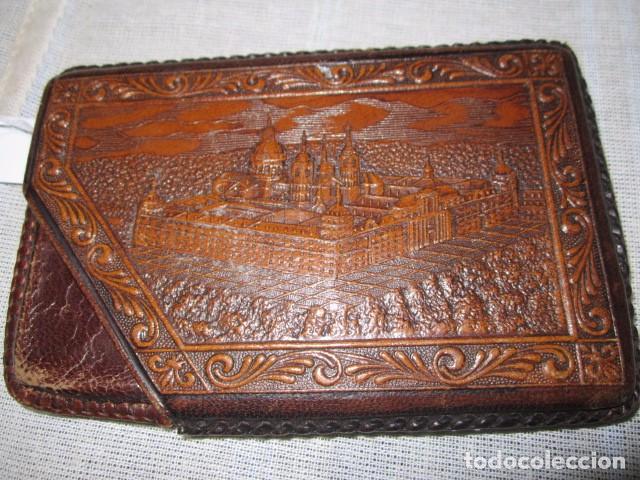 Coleccionismo: Pitillera de cuero repujado 13 x 9 cms. - Foto 2