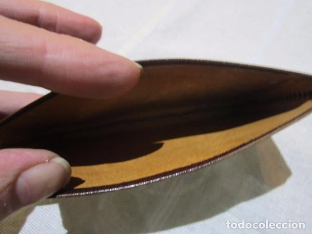 Coleccionismo: Pitillera de cuero repujado 13 x 9 cms. - Foto 4