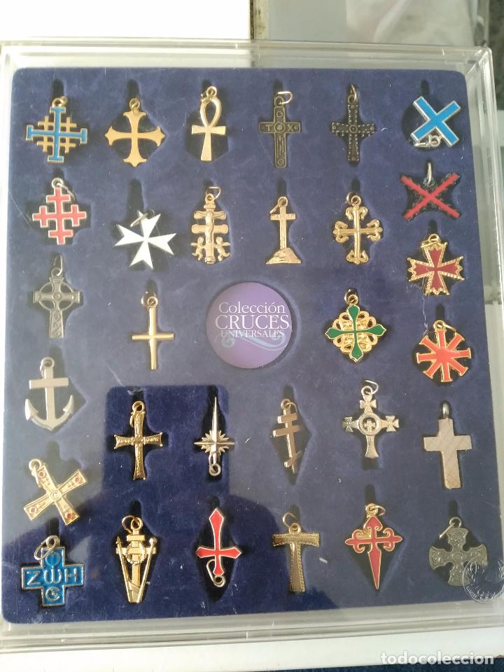 Coleccionismo: Lote, colecci&oacute;n, album 30 Cruces universales Cruz. perfectas y antial&eacute;rgicas. Expositor
