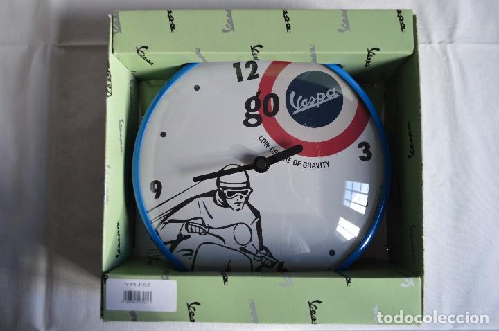 Coleccionismo: Reloj de pared Vespa. Vespa Registrado por Piaggo. romanjuguetesymas.