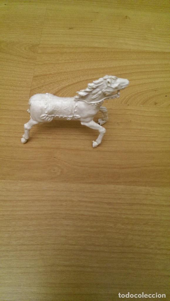 Collectionnisme: ANTIGUA FIGURITA &laquo;CABALLO BLANCO&raquo;