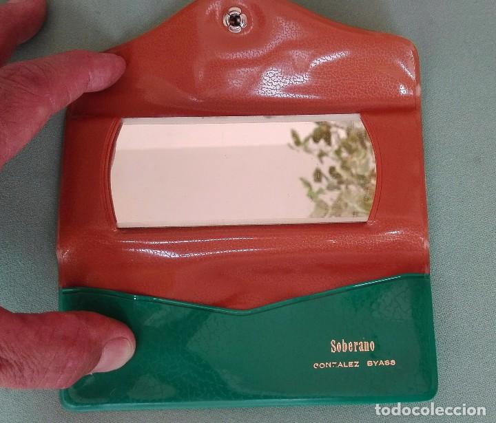Coleccionismo: Carterita con espejo publicidad Soberano Gonz&aacute;lez Byass