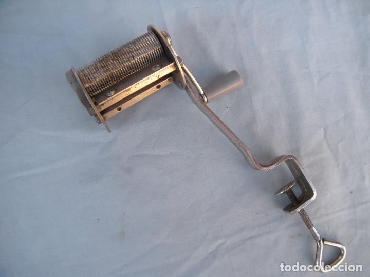 Coleccionismo: MOLINILLO PARA HOJAS DE TABACO - Foto 4