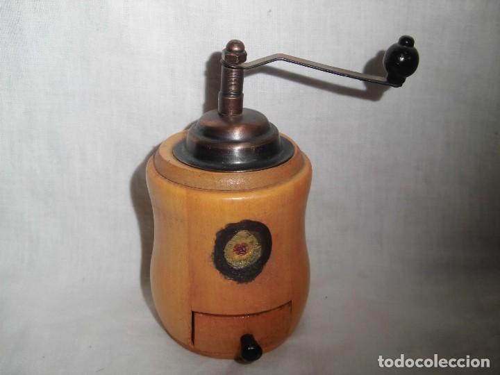Coleccionismo: BONITO MOLINILLO MINIATURA DE COLECCION EN MADERA - Foto 1
