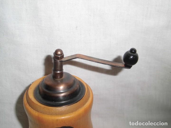 Coleccionismo: BONITO MOLINILLO MINIATURA DE COLECCION EN MADERA - Foto 3