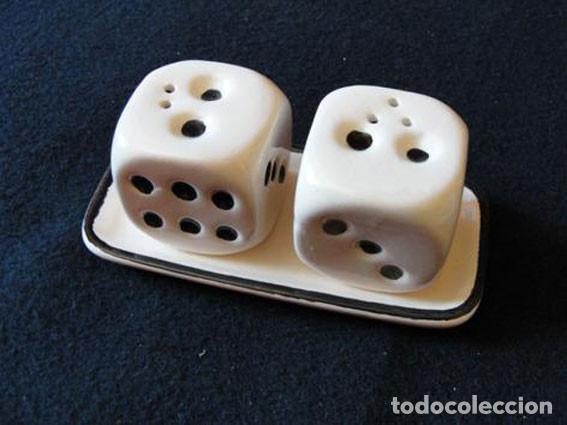 Coleccionismo: SALERO Y PIMENTERO CER&Aacute;MICA EN FORMA DE DADO CON PLATO - COLOR BLANCO - NUEVO - ENTREGA EN MANO -