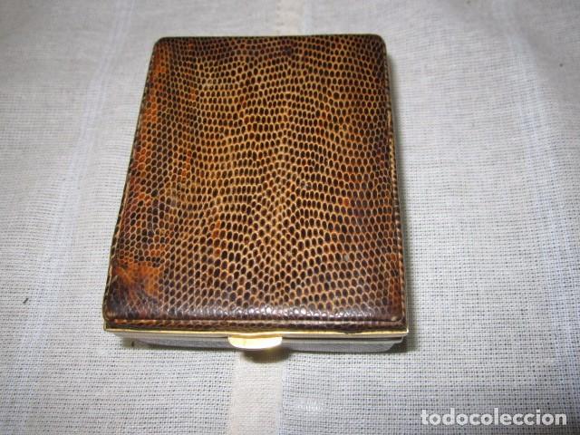 Coleccionismo: Pitillera r&iacute;gida en piel de serpiente. 7 x 8 x 3 cms. - Foto 1