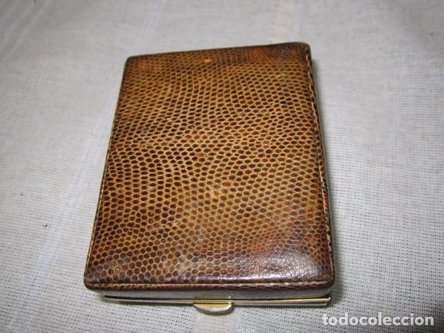 Coleccionismo: Pitillera r&iacute;gida en piel de serpiente. 7 x 8 x 3 cms. - Foto 4