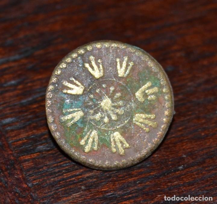 Coleccionismo: BOTON ROMA O MEDIEVAL BRONCE O LATON CONSERVA PATINA NO SOY ESPECIALISTA ADQUIRIDO ZONA ALMERIA