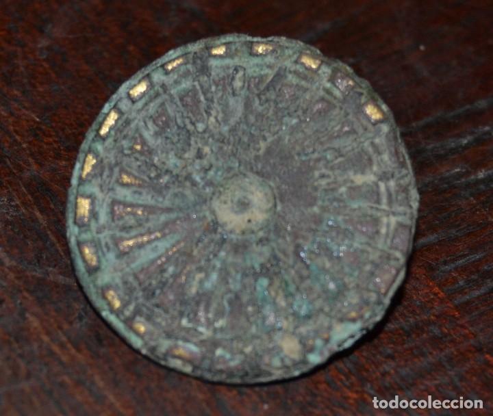 Coleccionismo: BOTON ROMA O MEDIEVAL BRONCE O LATON CONSERVA PATINA NO SOY ESPECIALISTA ADQUIRIDO ZONA ALMERIA