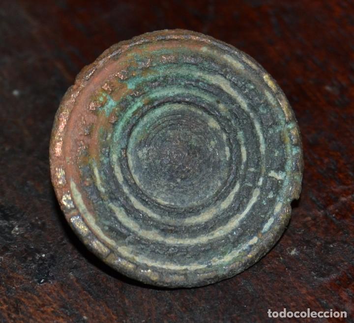 Coleccionismo: BOTON ROMA O MEDIEVAL BRONCE O LATON CONSERVA PATINA NO SOY ESPECIALISTA ADQUIRIDO ZONA ALMERIA