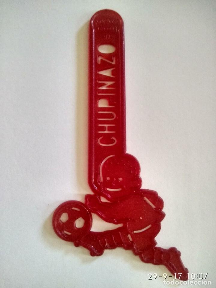Coleccionismo: Palo Petit Suisse Danone para hacer helados. Colecci&oacute;n jugadas F&uacute;tbol Chupinazo rojo. A&ntilde;os 90.