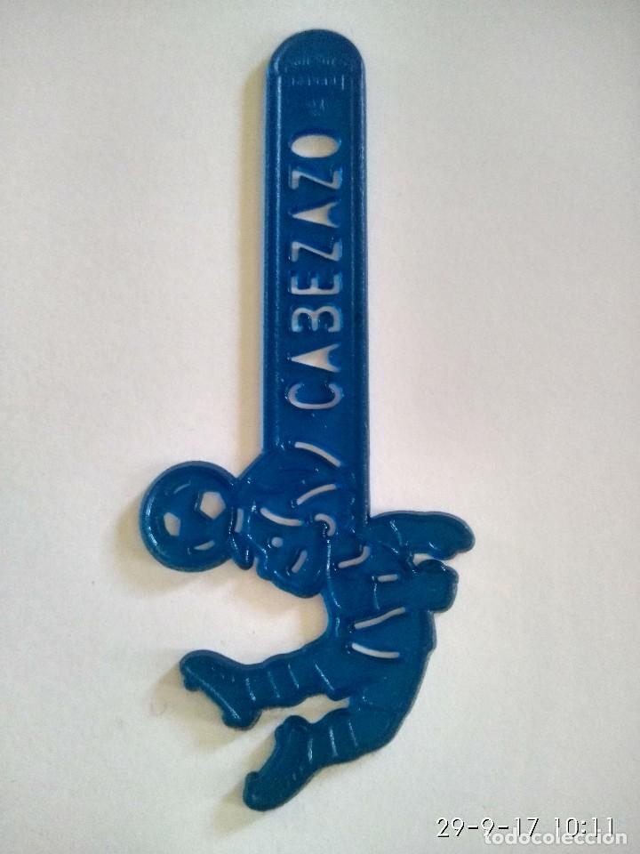 Coleccionismo: Palo Petit Suisse Danone para hacer helados. Colecci&oacute;n jugadas F&uacute;tbol Cabezazo Azul. A&ntilde;os 90.