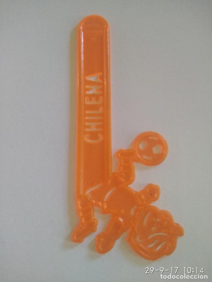 Coleccionismo: Palo Petit Suisse Danone para hacer helados. Colecci&oacute;n jugadas F&uacute;tbol Chilena Naranja. A&ntilde;os 90.