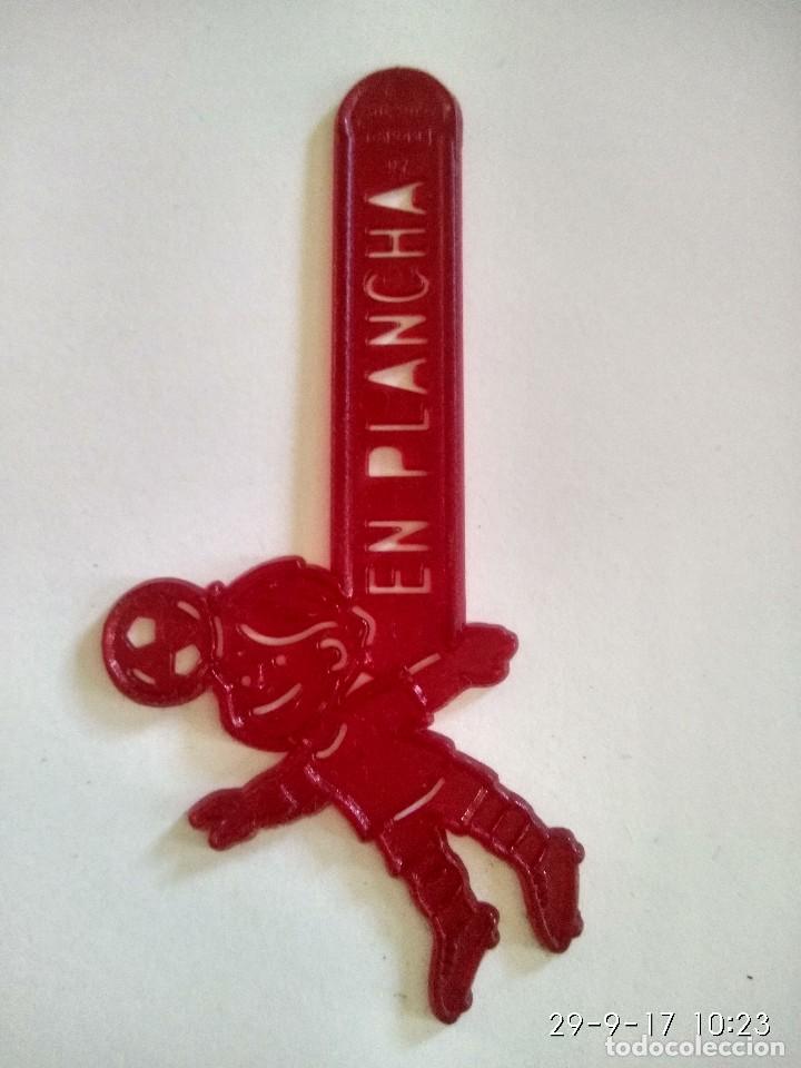 Coleccionismo: Palo Petit Suisse Danone para hacer helados. Colecci&oacute;n jugadas F&uacute;tbol En Plancha Rojo. A&ntilde;os 90.