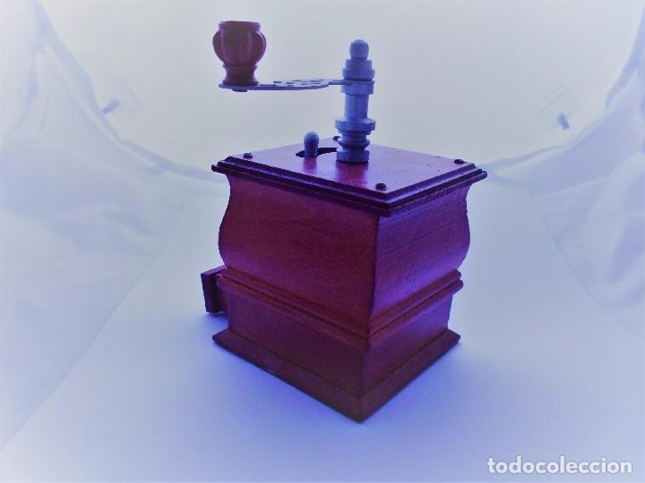Coleccionismo: MOLINILLO DE CAF&Eacute; MINIATURA MADERA Y METAL - Foto 2