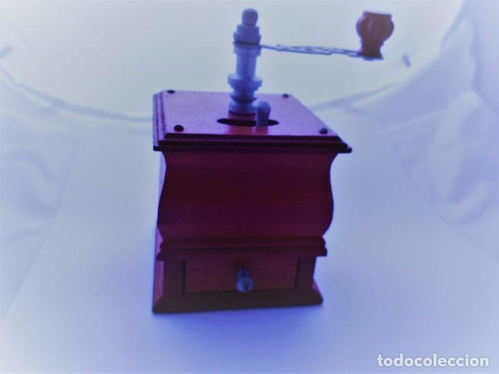 Coleccionismo: MOLINILLO DE CAF&Eacute; MINIATURA MADERA Y METAL - Foto 3