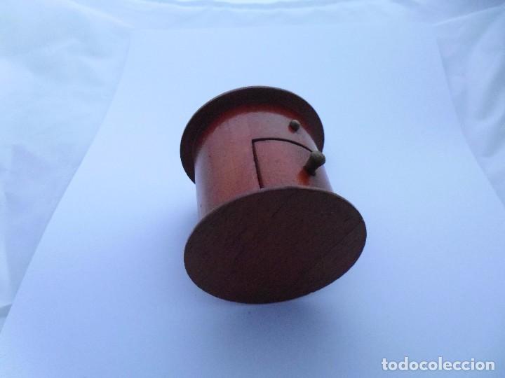 Coleccionismo: MOLINILLO DE CAF&Eacute; MINIATURA MADERA Y METAL - Foto 2