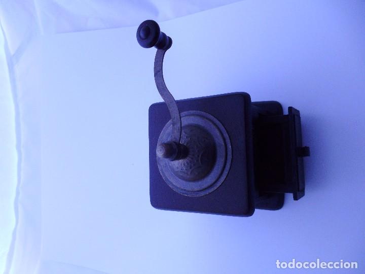 Coleccionismo: MOLINILLO DE CAF&Eacute; MINIATURA MADERA Y METAL - Foto 2
