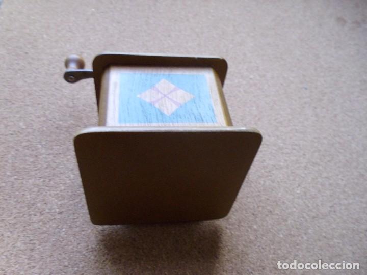 Coleccionismo: MOLINILLO DE CAF&Eacute; MINIATURA MADERA Y METAL - Foto 3