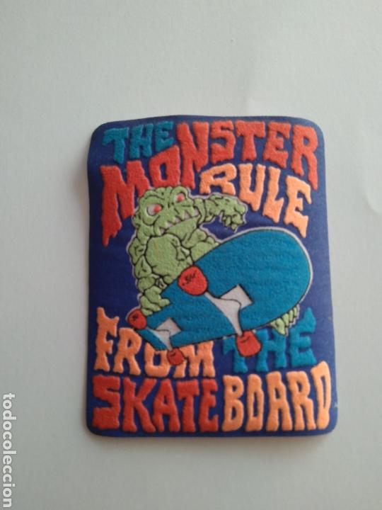 Coleccionismo: PARCHE PARA COSER O PEGAR EN LA ROPA THE MONSTER RULE FRUM THE SKATE BOARD