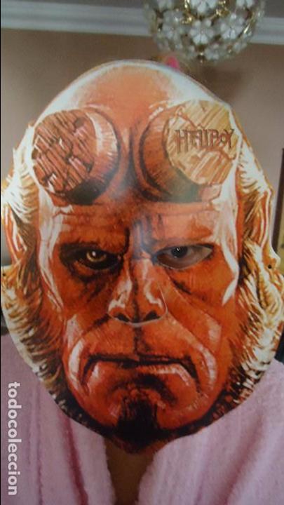 Coleccionismo: CARETA EN CART&Oacute;N DE LA PEL&Iacute;CULA. HELLBOY. ESTA NUEVA. MEDIDAS: 26 x 20 cts.
