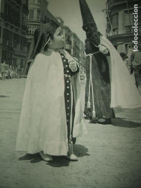 Coleccionismo: MALAGA SEMANA SANTA LAMINA HUECOGRABADO A&Ntilde;OS 40 16 X 21 CMTS
