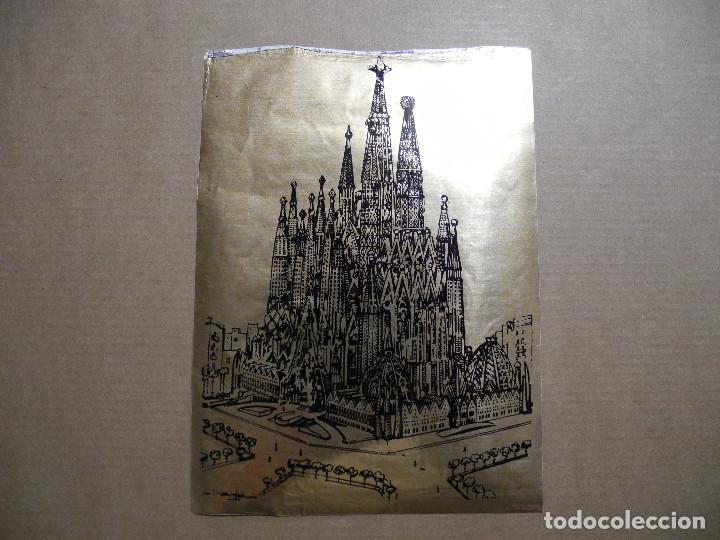 Coleccionismo: Templo Sagrada Familia. Barcelona. Gaud&iacute;. Lamina 18cm x16cm Paper met&agrave;lico.