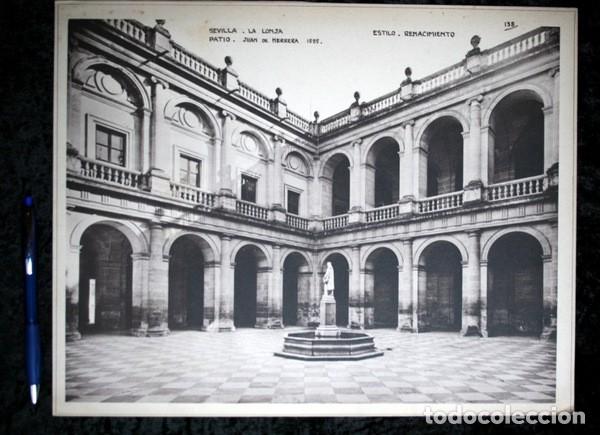 Coleccionismo: FOTOGRAFIA - SEVILLA - LA LONJA - PATIO - 37x29cm - circa 1890