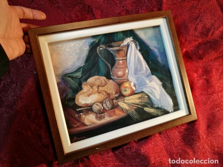 Coleccionismo: PRECIOSO CUADRO DE BODEGON EN RELIEVE, ESMALTADO,Y FIRMADO CON CRISTAL. . (REF-1AC-21)