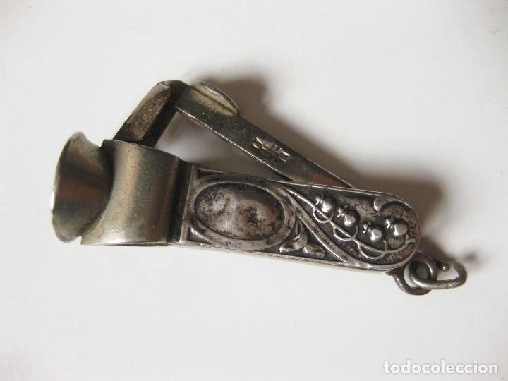 Coleccionismo: ANTIGUO CORTAPUROS CON LAS CACHAS DE PLATA - Foto 1