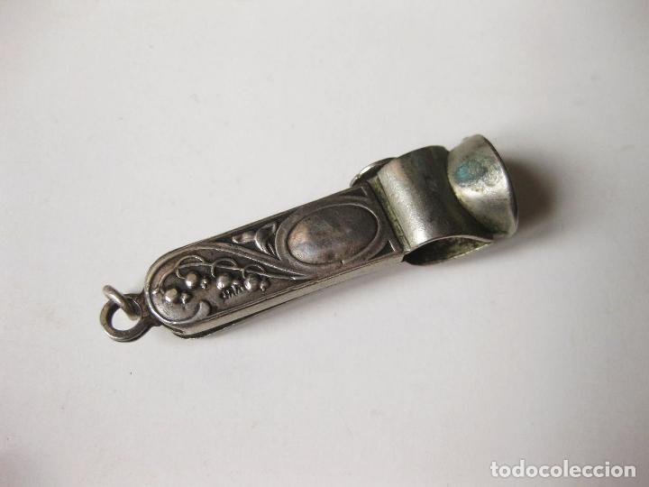 Coleccionismo: ANTIGUO CORTAPUROS CON LAS CACHAS DE PLATA - Foto 2
