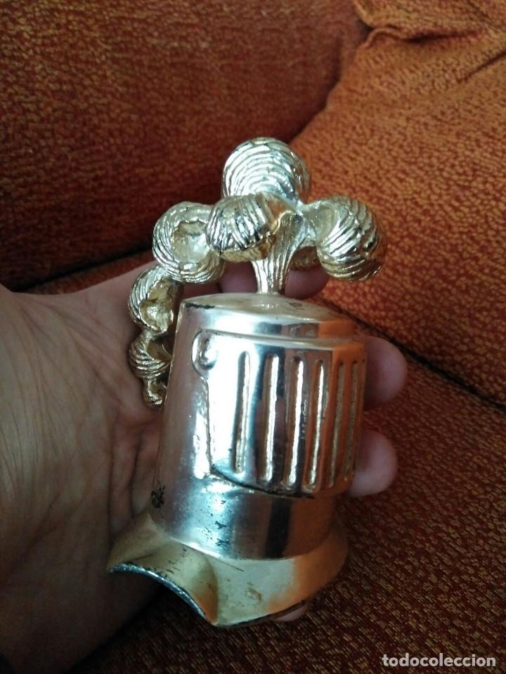 Sammeln: abrebotellas con forma de gorro militar  frances