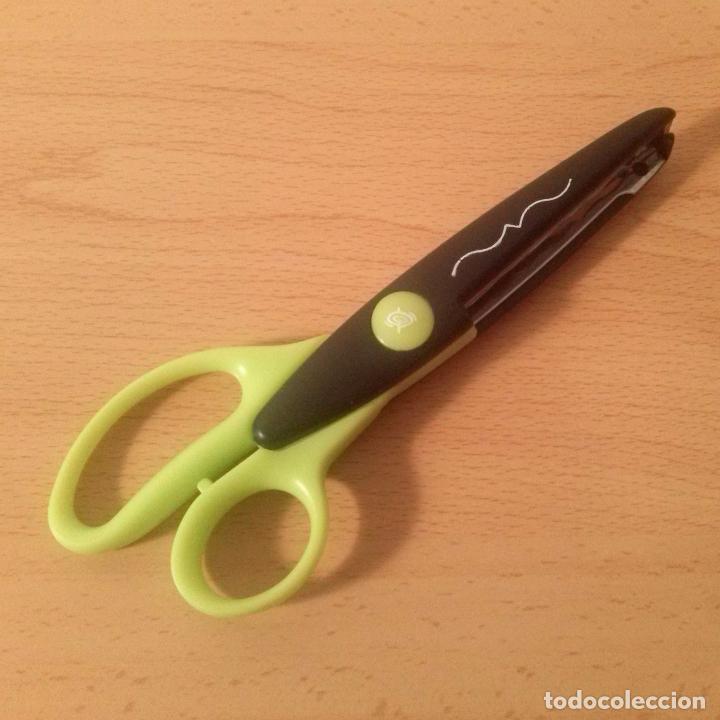 Coleccionismo: Tijeras escolares para manualidades corte con formas. Nueva.