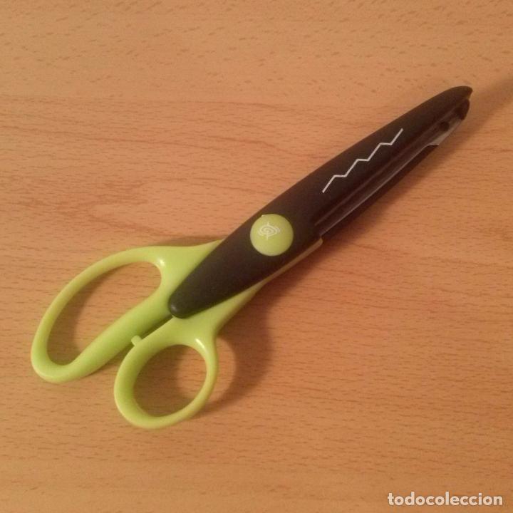 Coleccionismo: Tijeras escolares para manualidades corte con formas. Zigzag. Nueva.