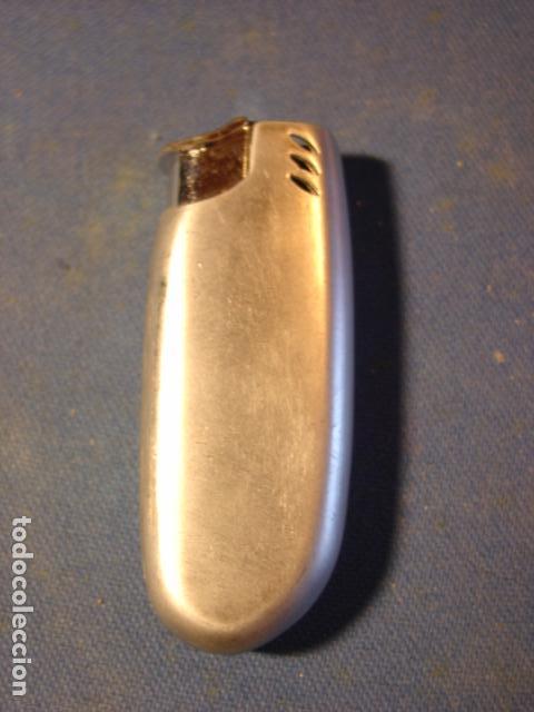 Coleccionismo: Mechero Camel plateado con mrca en relieve - Foto 2