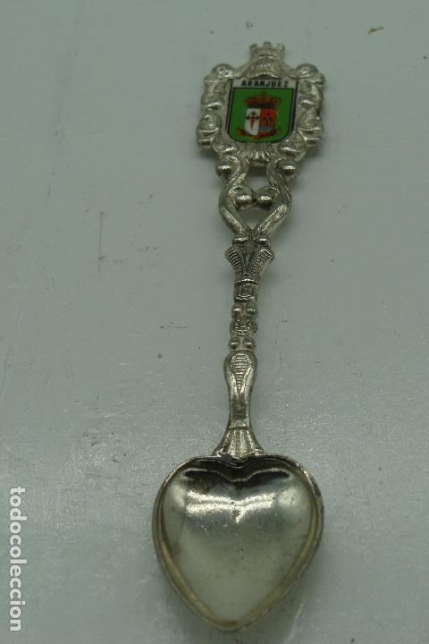 Collezionismo: Cucharilla de recuerdo de metal plateado - Escudo Aranjuez