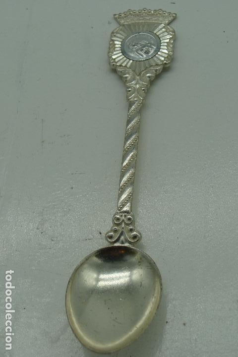 Coleccionismo: Cucharilla de recuerdo de metal plateado - Escudo Cristo