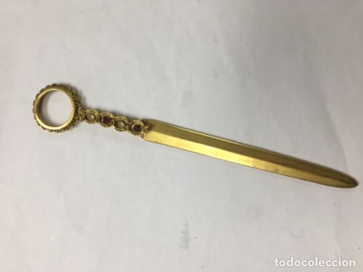 Abre cartas con ba&ntilde;o dorado