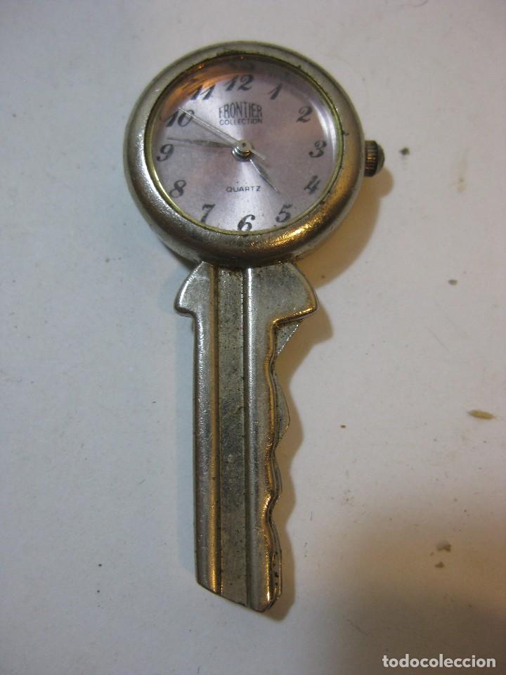 Collezionismo: Una miniaturas de coleccionista. en forma de llave con reloj de cuerda