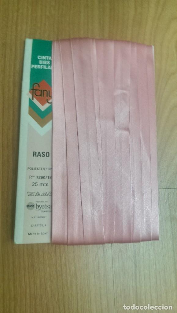 Coleccionismo: CINTA BIES PERFILADO RASO 16 MM. COLOR ROSA (1 METRO)
