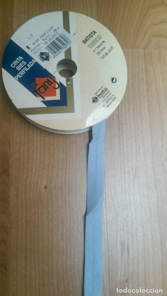 Coleccionismo: CINTA BIES PERFILADO BATISTA 18 MM. COLOR AZUL CELESTE (1 METRO)