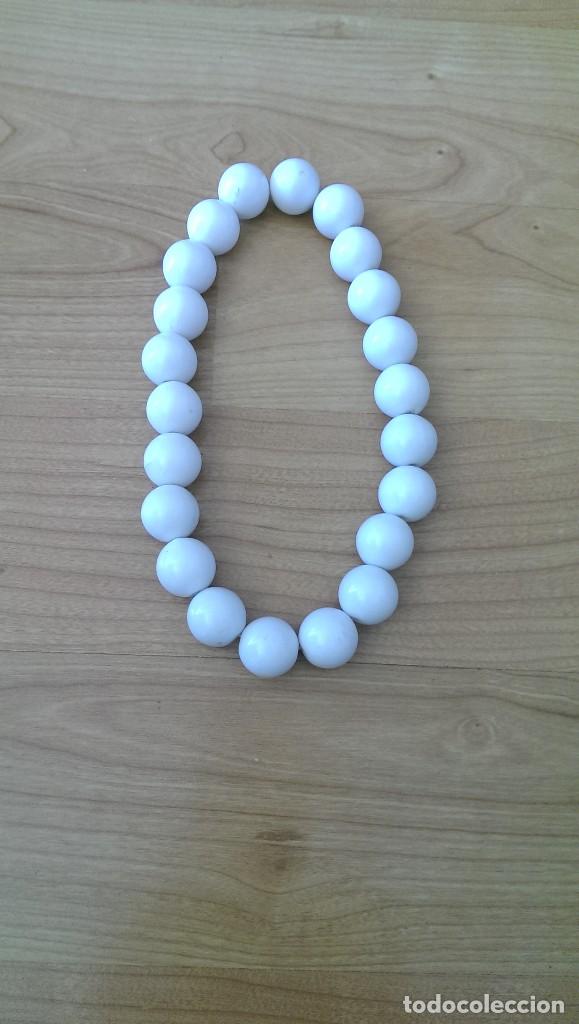 Sammeln: LOTE DE TRES COLLARES Y DOS PULSERAS BOLAS